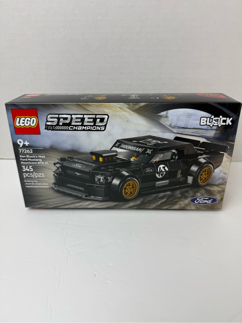 LEGO Speed Champions Black Ford Mustang with Gold Wheels